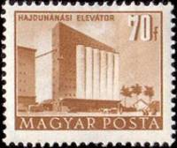 (1952-044) Марка Венгрия "Элеватор в Хайдунанаше"    Здания построенные за  Пятилетку  (Стандартный 