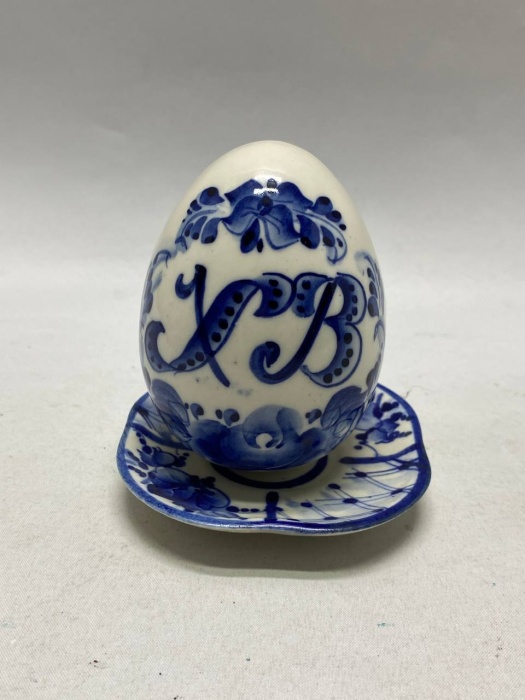 Пасхальное яйцо на блюдце Гжель