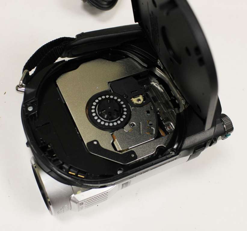 Видеокамера SONY Hybrid Handycam в футляре с комплектующими (см. фото)
