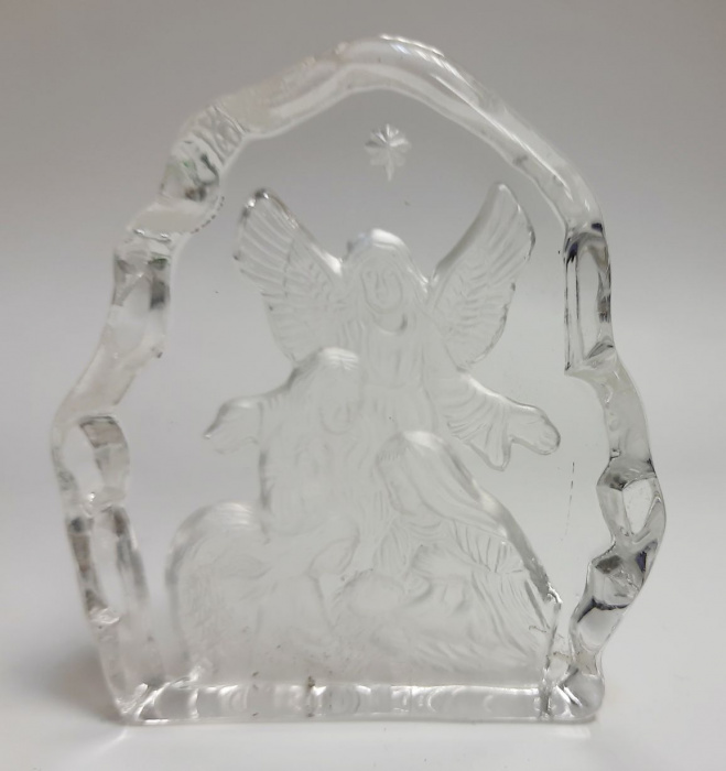 Скульптура &quot;Ангелы-хранители&quot;,стекло, пескоструйная обработка (сост. на фото)