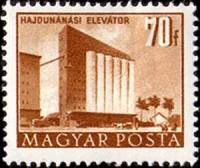 (1958-013) Марка Венгрия "Элеватор в Хайдунанасе"    Здания построенные за  Пятилетку  (Стандартный 