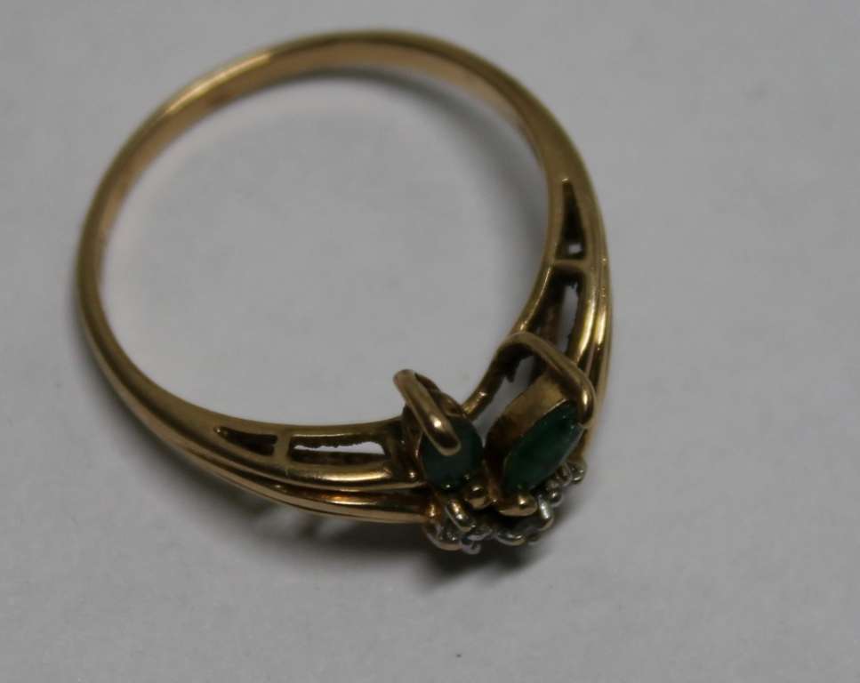 Золотое кольцо, 585 проба, 2,3 гр., д~1.9 см. (сост. на фото)