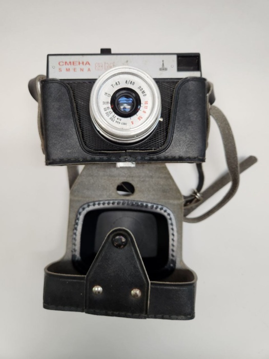 Фотоаппарат плёночный Смена 8 М в футляре  СССР  (сост. на фото)