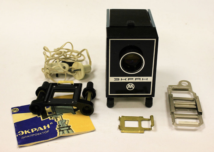 Фильмоскоп ЭКРАН 1981 год, все кмплектующие, в оригинальной коробке (состояние на фото)