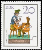 (1982-104) Марка Германия (ГДР) "Сапожник"    Исторические игрушки III Θ