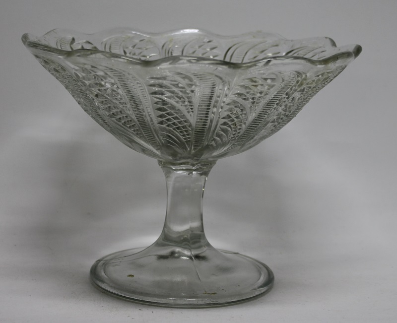 Набор фруктовниц на ножке, 2 шт., стекло, СССР (сост. на фото)