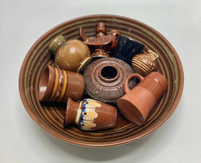 Керамика 9 предметов (блюдо, кувшины, подсвечники, кружки)