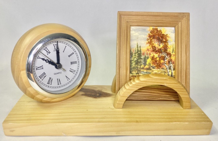Часы настольные деревянные + миниатюра янтарь 