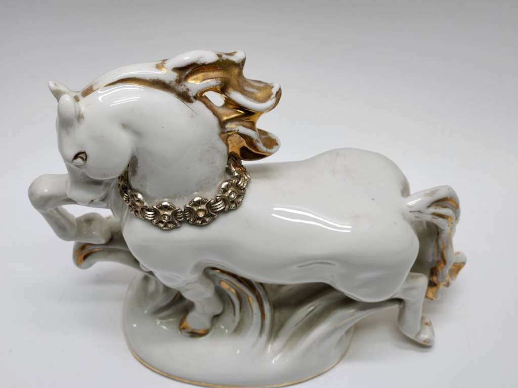 Статуэтка Конь с золотой гривой фарфор ЛФЗ