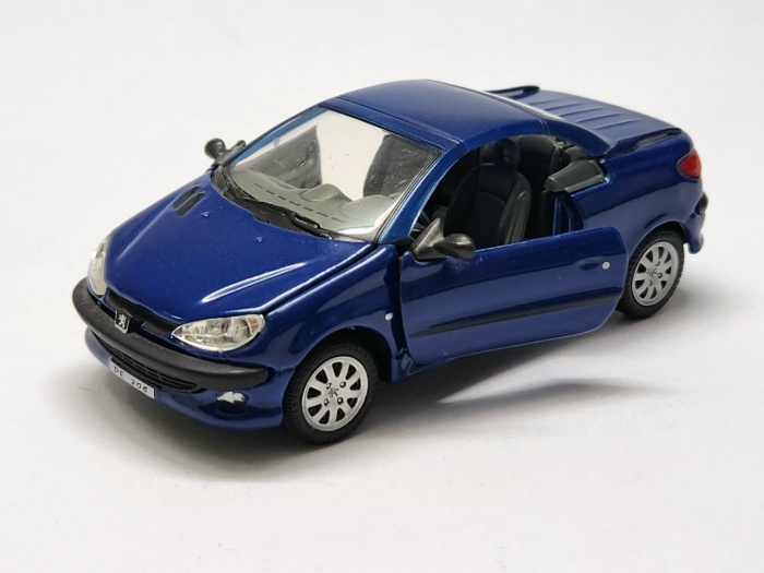 Модель авто 1:43 Peugeot 206 hongwell синий