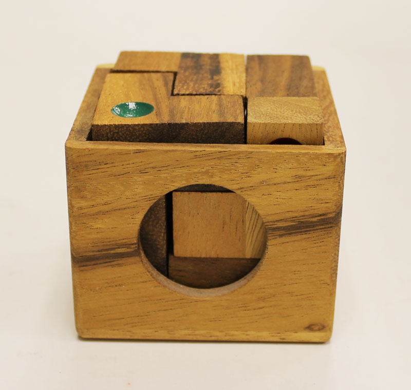 Головоломка-конструктор деревянный кубик (состояние на фото)