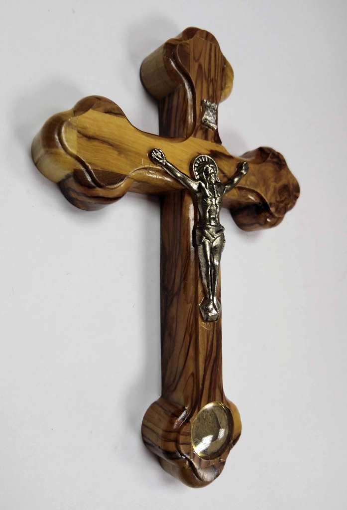 Крест из оливкового дерева с распятием с частицами (земля) из Иерусалима (см. фото)