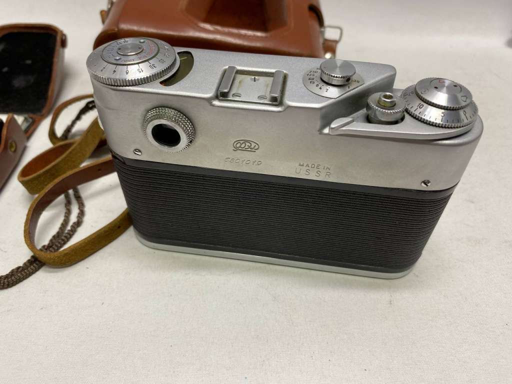 Фотоаппарат пленочный ФЭД-4 с объективом И-61 2,8/52 и экспонометр Ленинград 2