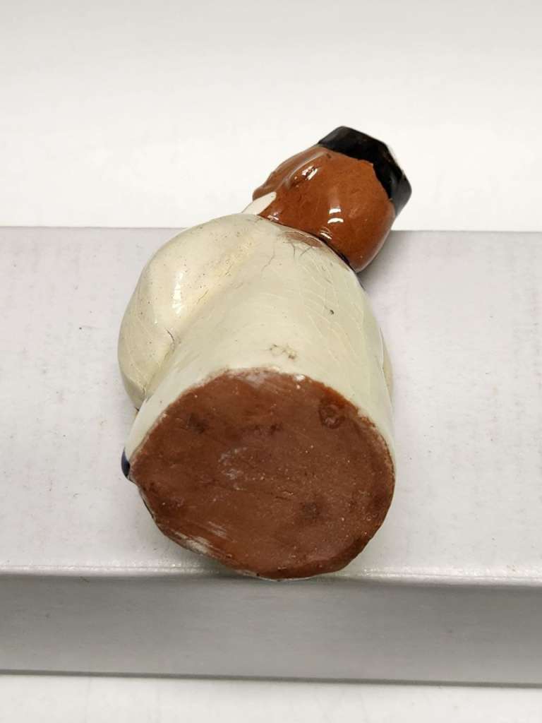 Статуэтка Бабайка с лепешкой Узбекистан высота 8 см