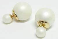 Серьги-пусеты Диор шарики, белые, матовые, бижутерия, 2,5 см, новые в упаковке