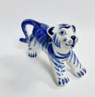 Фарфоровый сувенир "Тигр", гжель, авторская работа