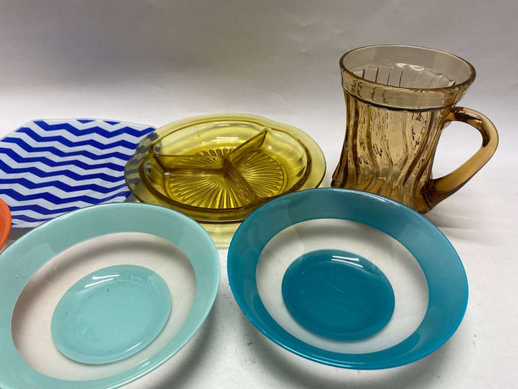 Тарелки цветное стекло 5 шт и кружка