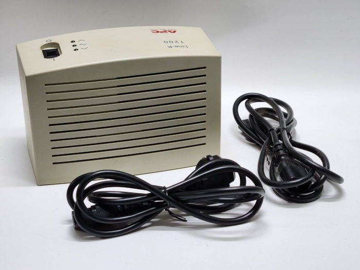 Стабилизатор напряжения APC Line-R 1200 рабочий