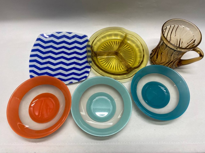 Тарелки цветное стекло 5 шт и кружка