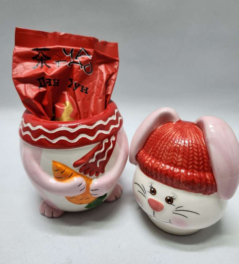 Керамическая чайница Заяц Кролик Get&Joy с чаем Дян Хун