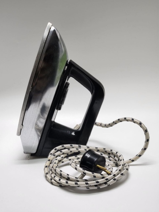 Утюг электрический УТ 1000-1.2 рабочий новый