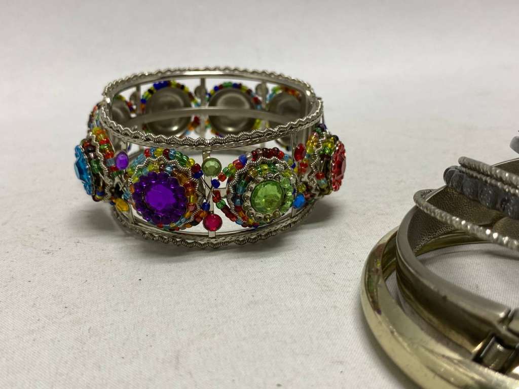 Украшения браслеты 19 шт в наборе металл