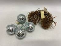 Гирлянда елочная рабочая и стеклянные шары 4 шт