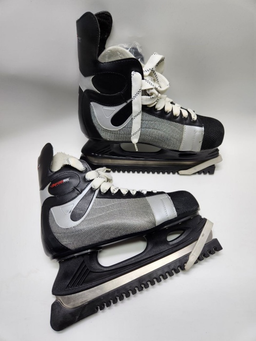 Хоккейные коньки Firemark 44 размер новые