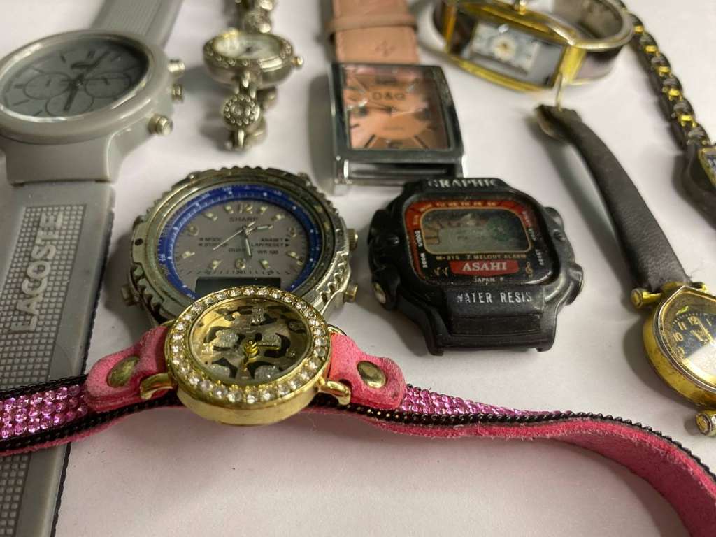 Часы наручные электронные,10 шт на запчасти