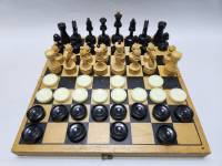 Шахматы деревянные и шашки пластик доска 30х30 см 