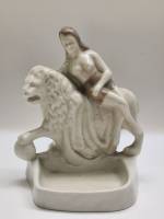 Статуэтка мыльница ваза подставка для мелочей Пленница девушка и лев с шаром Европа начало 20 века