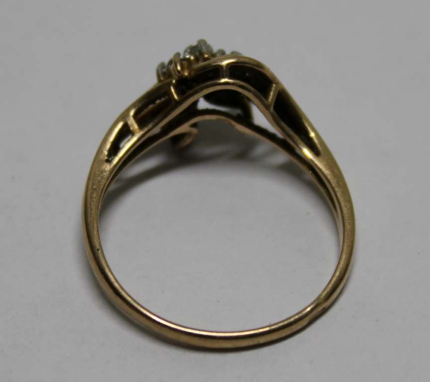 Золотое кольцо, 585 проба, 2,3 гр., д~1.9 см. (сост. на фото)