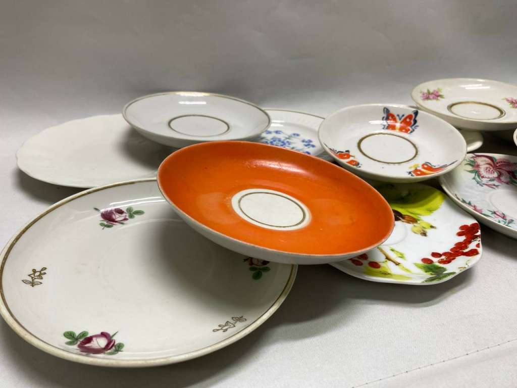 Блюдца чайные 13 шт, разный дизайн