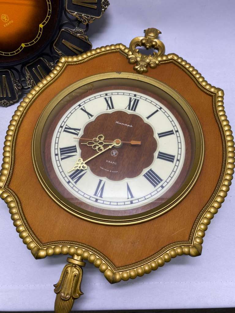 Часы настенные янтарь кварцевые рабочие 2 шт СССР