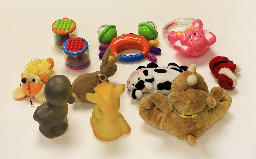 Набор детских игрушек и погремушек, 11 штук (состояние на фото)