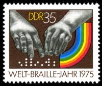 (1975-084) Марка Германия (ГДР) "Руки"    Шрифт Брайля 150 лет II Θ