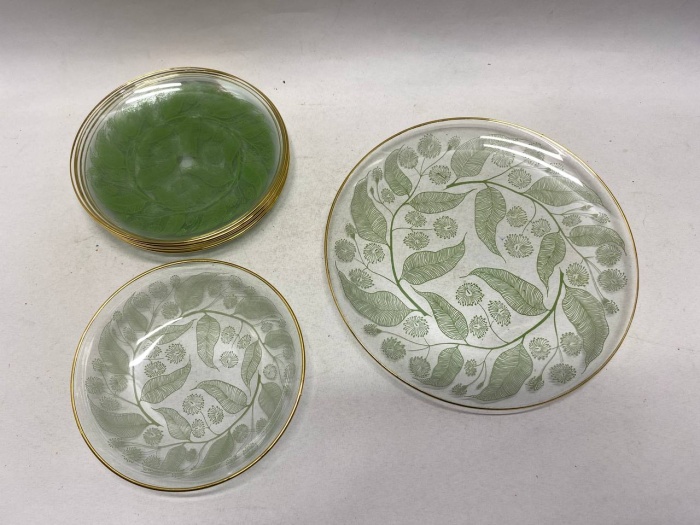 Блюдце стекло 7 шт и тарелка