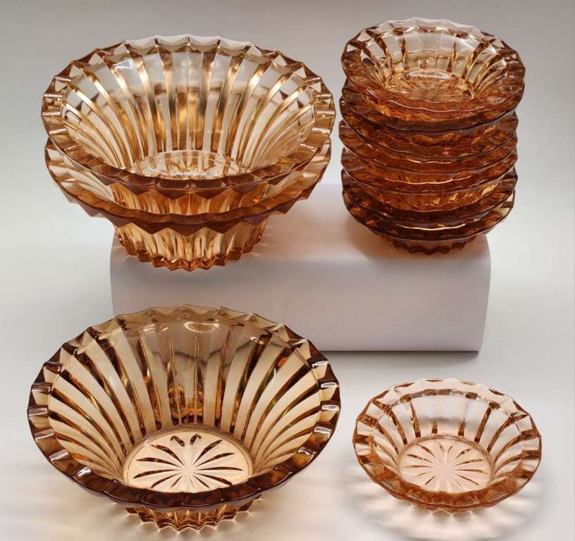 Салатники конфетницы розетки икорницы цветное карамельное стекло СССР 11 предметов