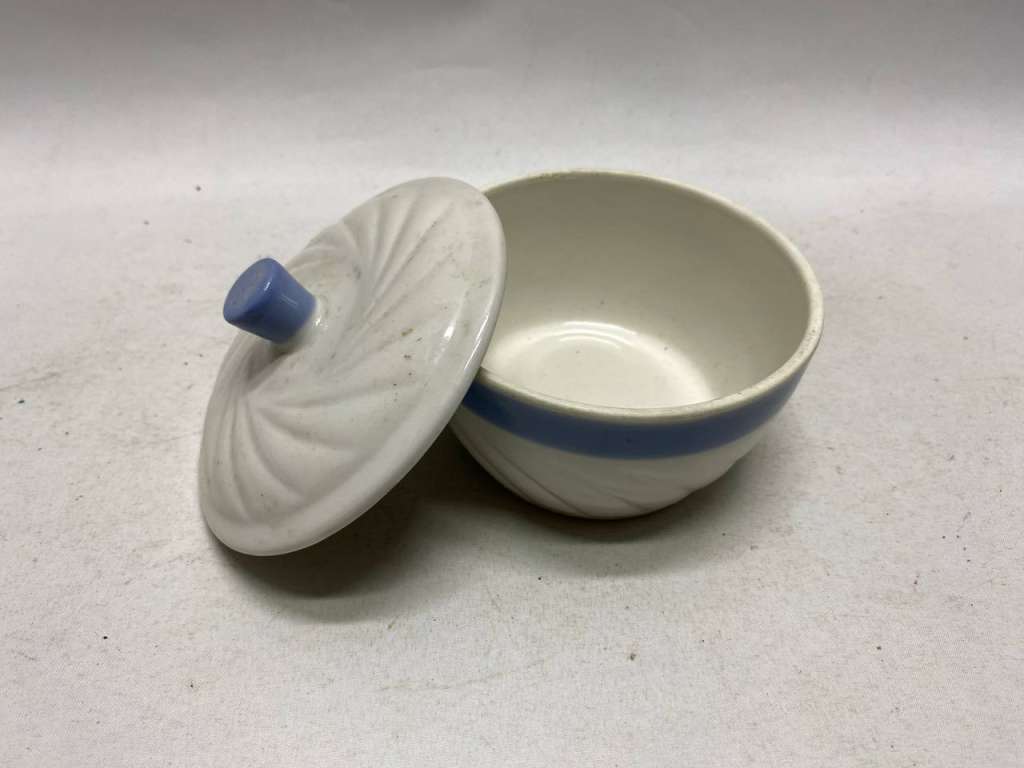 Сахарница масленка СССР керамика с голубой каемкой