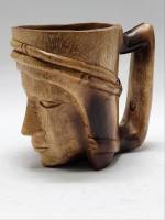 Кружка деревянная с объемным изображением лица