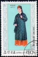 (1977-019) Марка Северная Корея "Зимний костюм"   Национальная одежда III Θ