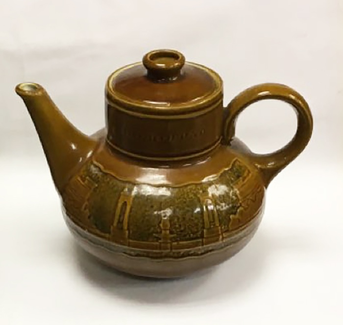 Графин &quot;Волгоград&quot;, керамика (сост. на фото)