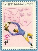 (1982-055a) Марка Вьетнам "Футболисты (4)"  Без перфорации  ЧМ по футболу 1982, Испания III Θ