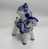 Фарфоровый сувенир "Богатырь", гжель.