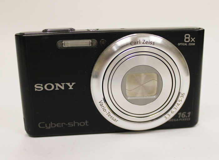 Фотоаппарат цифровой Sony Cyber-shot, с картой памяти, в футляре (состояние на фото)