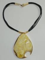 Подвеска кулон янтарь светло желтый желток 108 гр серебро 925 проба на кожаном шнурке (сост на фото)