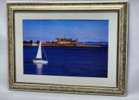 Фото интерьерное Яхта на воде в багетной раме с паспарту за стеклом 57х43 см