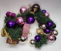 Елочное украшение гирлянда ветка еловая с шариками золотыми фиолетовыми