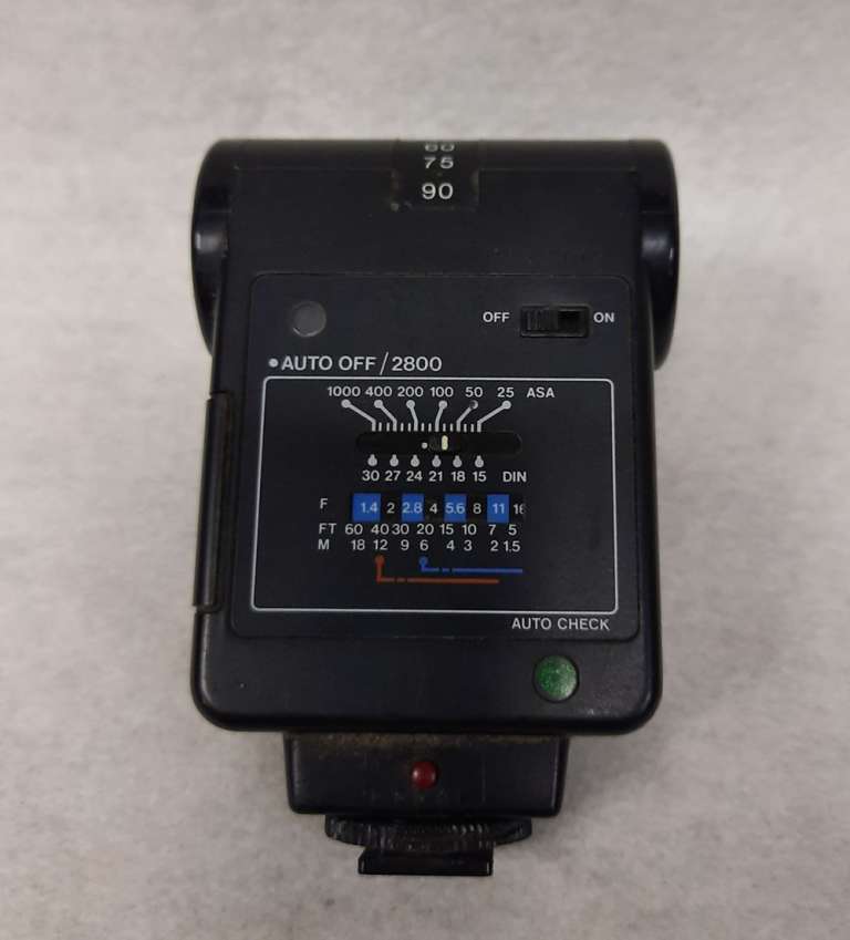 Вспышка Vivitar 2800, 1981 г. (состояние на фото)