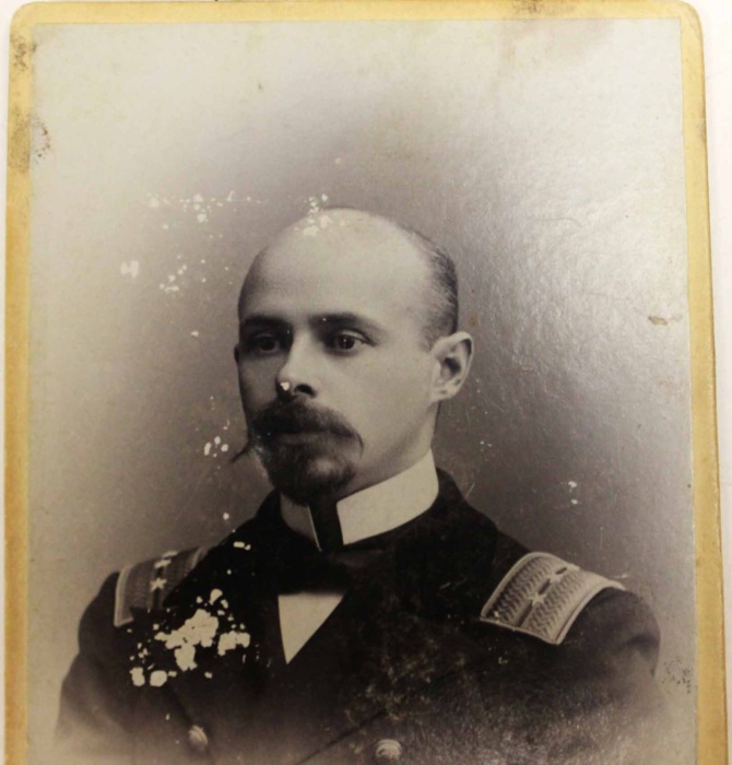 Винтажная фотокарточка лейтенанта 1924 год